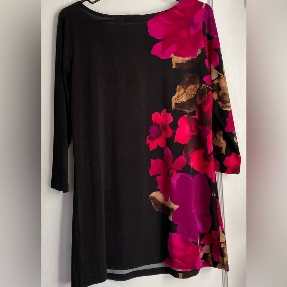 Susan Graves Rounded Neck 3/4 Sleeves Top with Flowers, Sz: Small